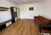 Garsoniera situata la etaj intermediar, cu balcon si loc de 