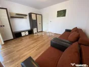 Garsoniera situata la etaj intermediar, cu balcon si loc de 