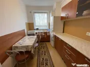 Garsoniera situata la etaj intermediar, cu balcon si loc de 