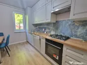 Apartament complet renovat cu garaj in zona Hotel Royal 