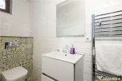 Apartament extins, trei unitati locative cu baie proprie, ce 