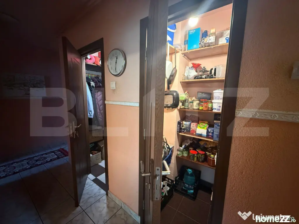 Apartament 4 camere Tractorul/ 2 bai/ 2 spatii de depozitare - Brasov (Brasov)