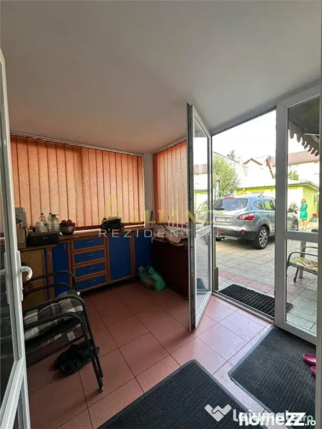 Casa 6 camere cu spatiu comercial de v#226;nzare - Soseaua L
