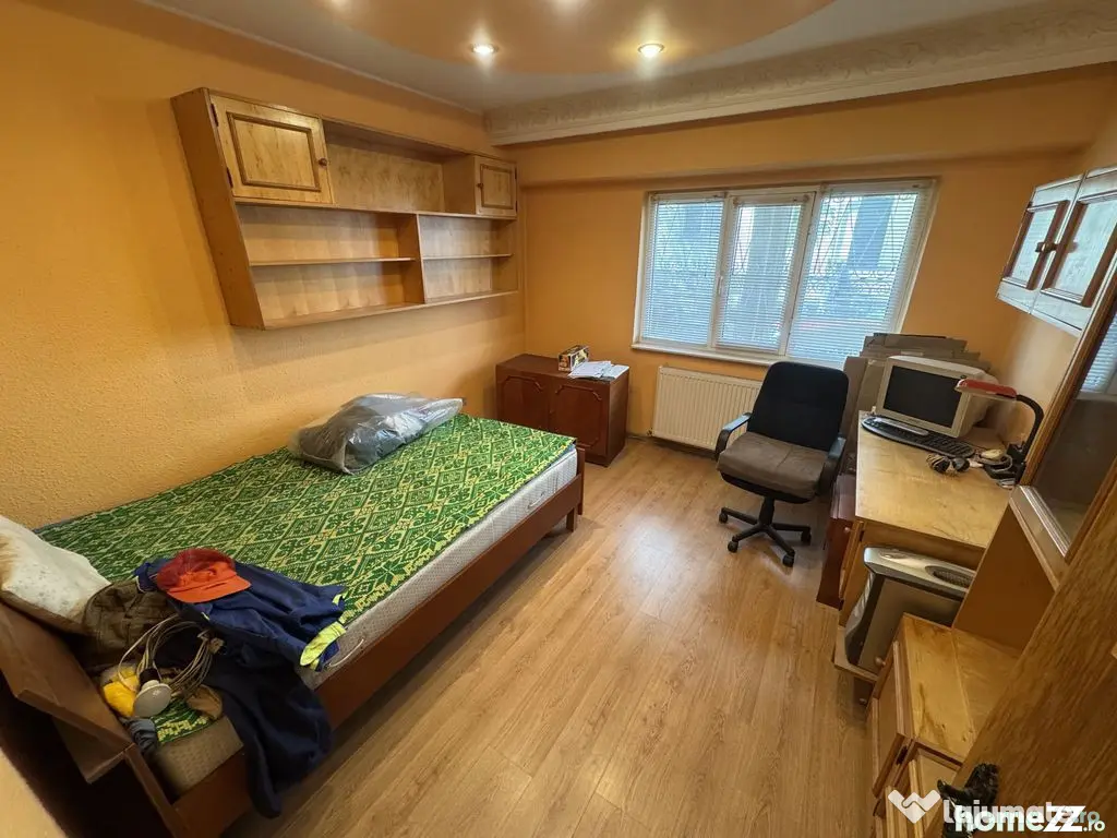 Apartament 3 camere zona Casa de Cultura cu Centrala