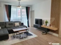 Apartament de vanzare, 3 camere, 2 bai, garaj + boxa, zona S