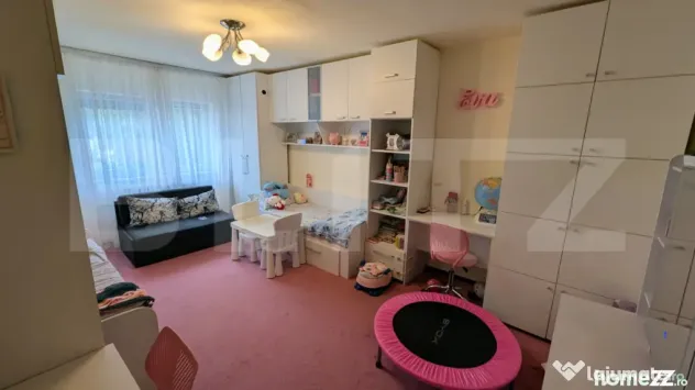Apartament 2 camere, decomandat, etajul 2, zona Cetate