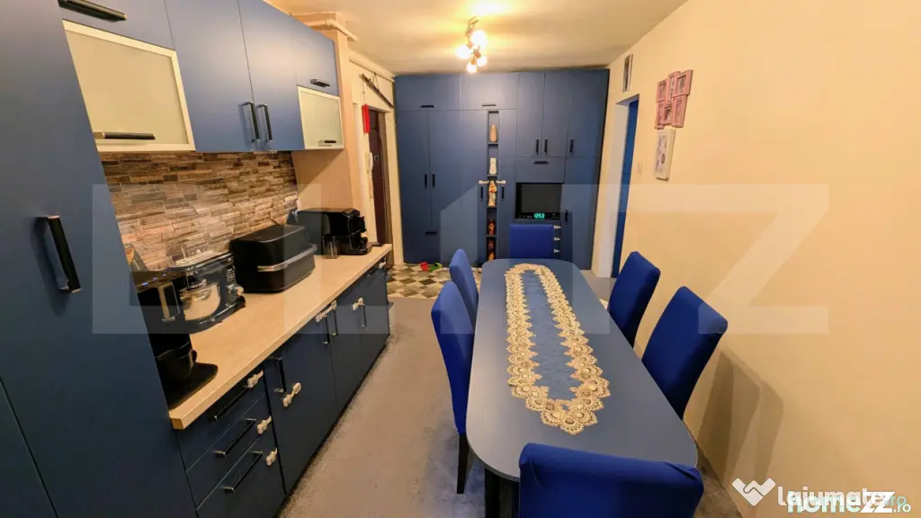 Apartament 2 camere, decomandat, etajul 2, zona Cetate