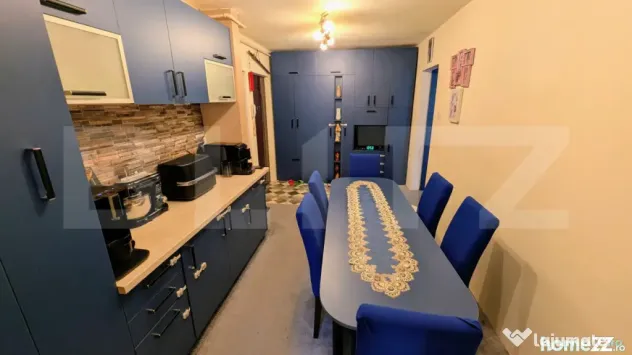 Apartament 2 camere, decomandat, etajul 2, zona Cetate