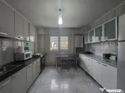 Apartament 104mp-utili 2bai centrala -an 1985 -Bd. Chisin... 