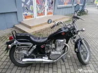 Motocicleta Suzuki Savage 650 