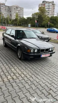 BMW 750 V12 E32 . 