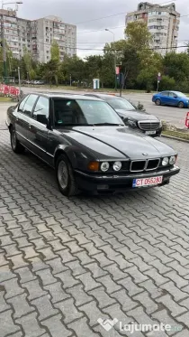 BMW 750 V12 E32 .