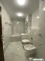 Apartament 4 camere complet renovat – 2 băi, 2 balcoane,