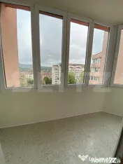Apartament 4 camere complet renovat – 2 băi, 2 balcoane,