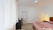 Apartament 2 camere, parter, curte comună închisă, ult... 