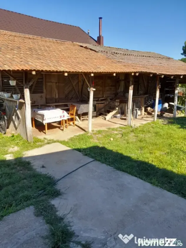 Casă renovată complet, 1800 mp teren, zonă liniștită î