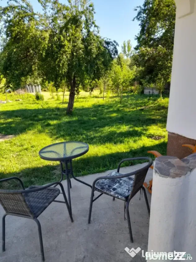 Casă renovată complet, 1800 mp teren, zonă liniștită î