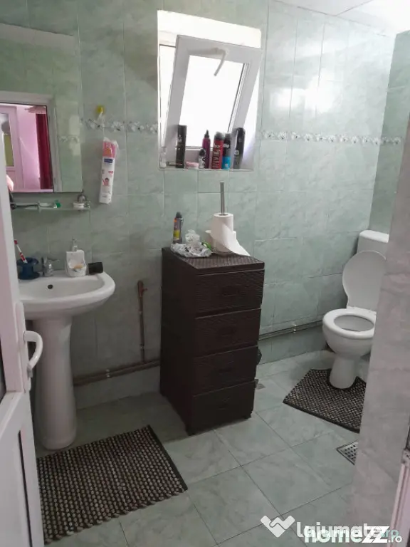 Casă renovată complet, 1800 mp teren, zonă liniștită î