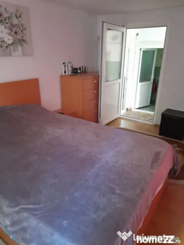 Casă renovată complet, 1800 mp teren, zonă liniștită î