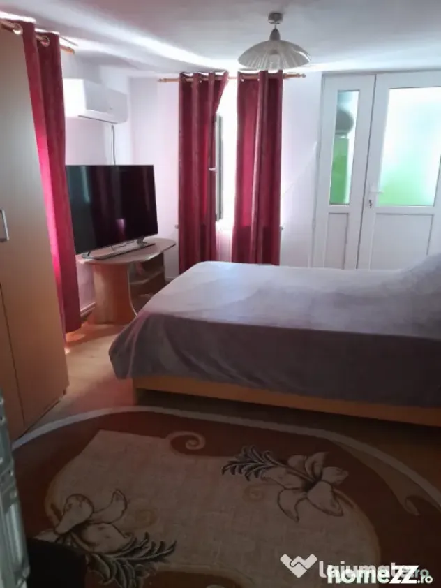 Casă renovată complet, 1800 mp teren, zonă liniștită î