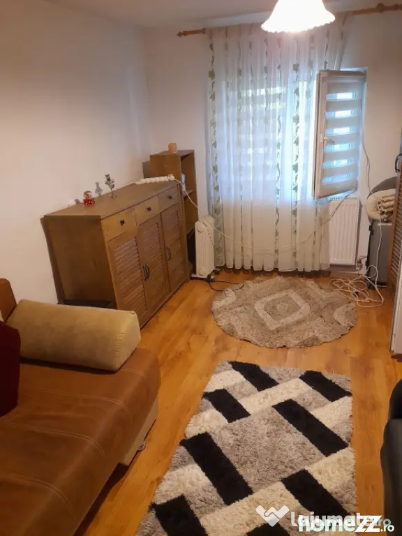 Casă renovată complet, 1800 mp teren, zonă liniștită î
