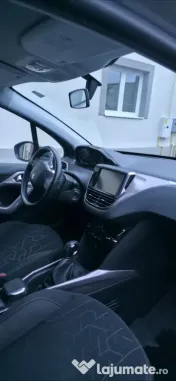 Peugeot 2008, an 2013, motor 1.2 benzină