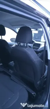 Peugeot 2008, an 2013, motor 1.2 benzină