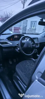 Peugeot 2008, an 2013, motor 1.2 benzină