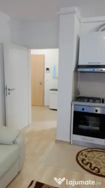 Închiriez studio 2 camere in zona coresi