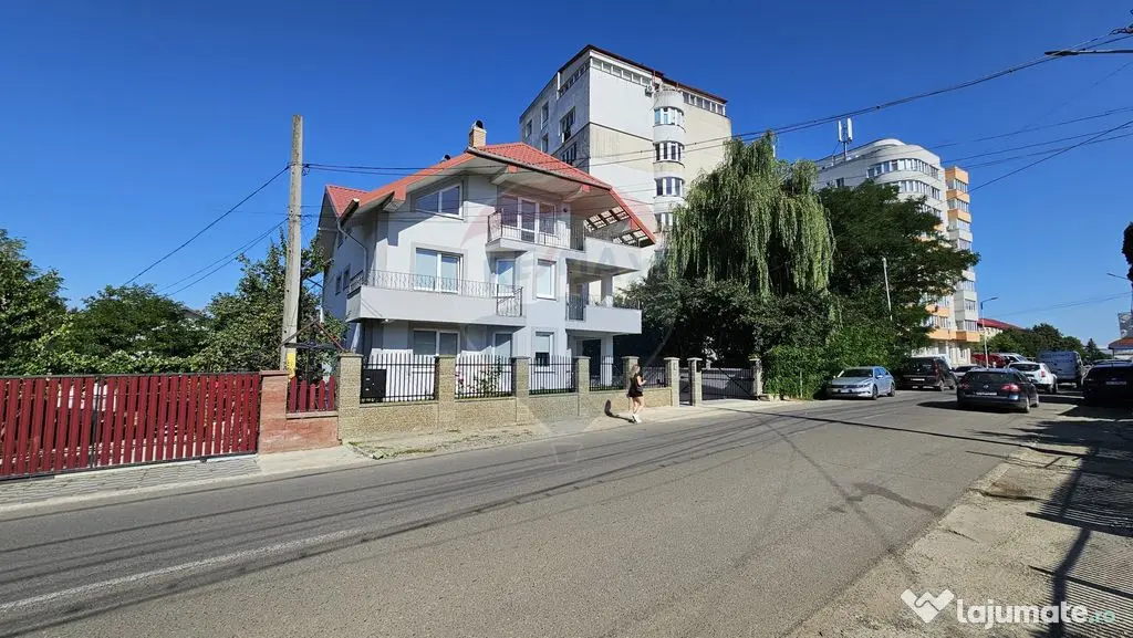 Casă / Vilă de lux cu 8 camere de vânzare in Obcini, S...