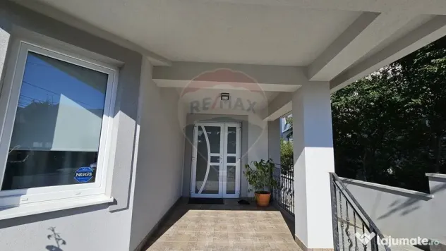 Casă / Vilă de lux cu 8 camere de vânzare in Obcini, S...