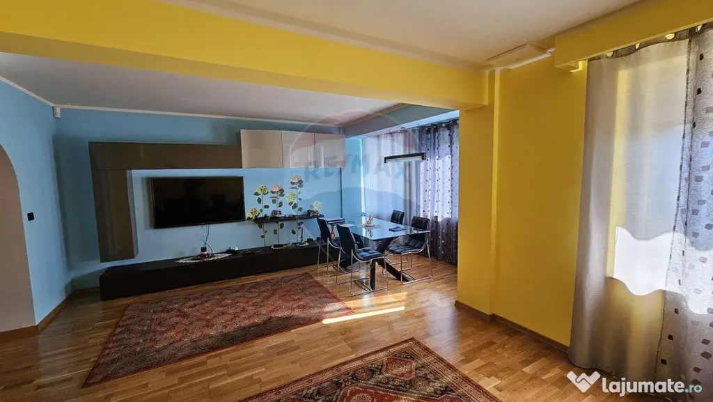 Casă / Vilă de lux cu 8 camere de vânzare in Obcini, S...