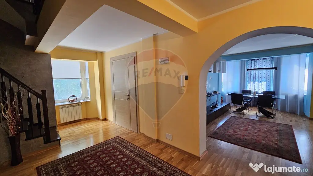 Casă / Vilă de lux cu 8 camere de vânzare in Obcini, S...