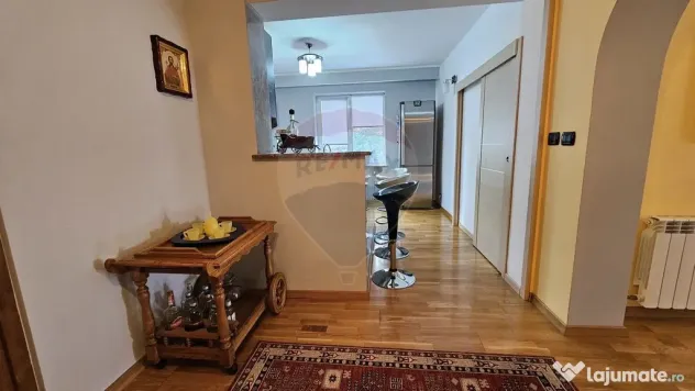 Casă / Vilă de lux cu 8 camere de vânzare in Obcini, S...