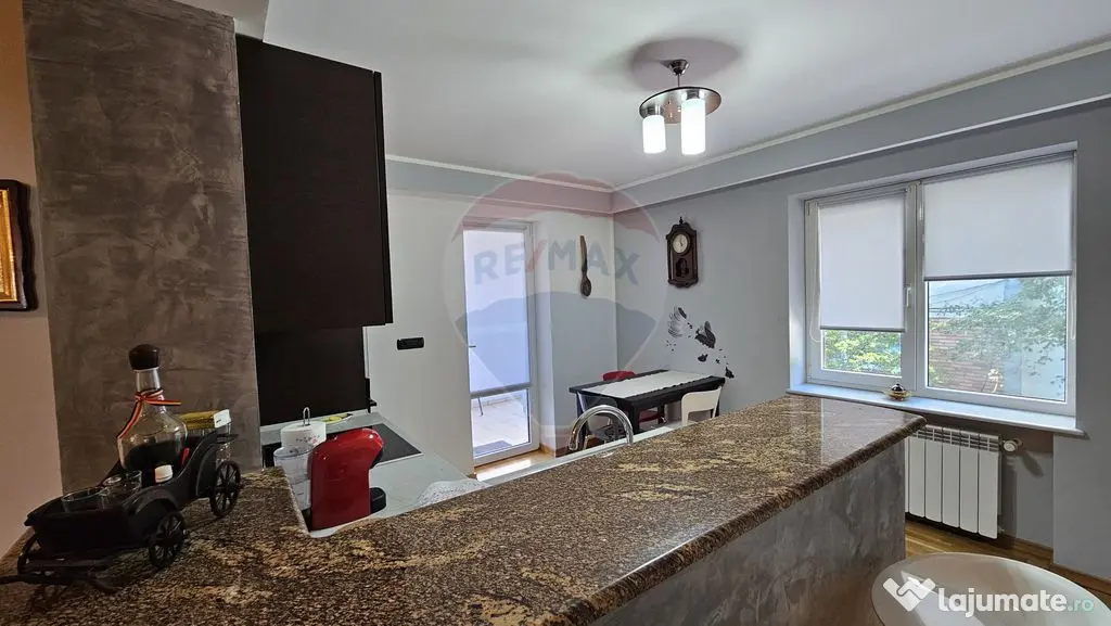 Casă / Vilă de lux cu 8 camere de vânzare in Obcini, S...
