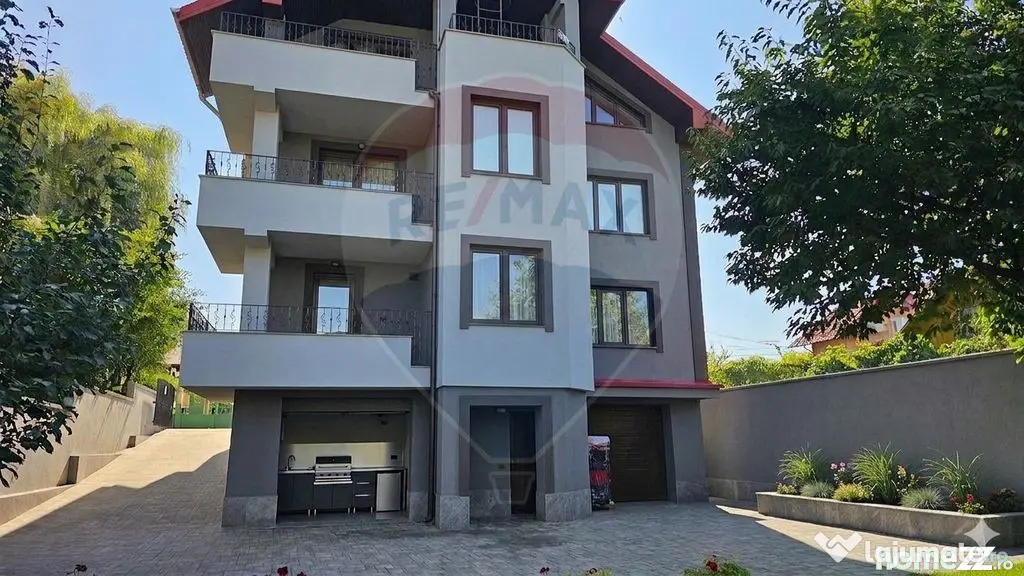 Casă / Vilă de lux cu 8 camere de vânzare in Obcini, S...