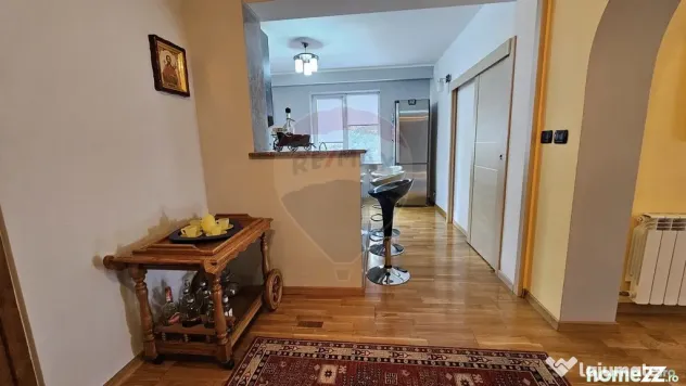 Casă / Vilă de lux cu 8 camere de vânzare in Obcini, S...