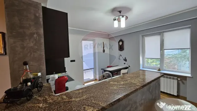 Casă / Vilă de lux cu 8 camere de vânzare in Obcini, S...