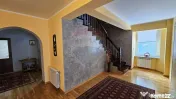 Casă / Vilă de lux cu 8 camere de vânzare in Obcini, S...