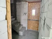 Casă la roșu, – Oradea, str. Caișilor. 175 000 E . C... 