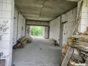Casă la roșu, – Oradea, str. Caișilor. 175 000 E . C... 