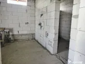 Casă la roșu, – Oradea, str. Caișilor. 175 000 E . C... 