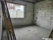 Casă la roșu, – Oradea, str. Caișilor. 175 000 E . C... 