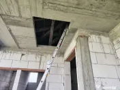 Casă la roșu, – Oradea, str. Caișilor. 175 000 E . C... 