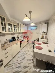 Apartament Spatios, 3 Camere, Decomandat, Demisol, Zona Prim 