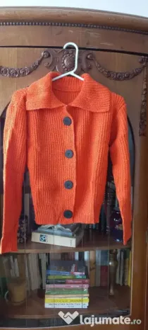 Vând convenabil cardigan modern
