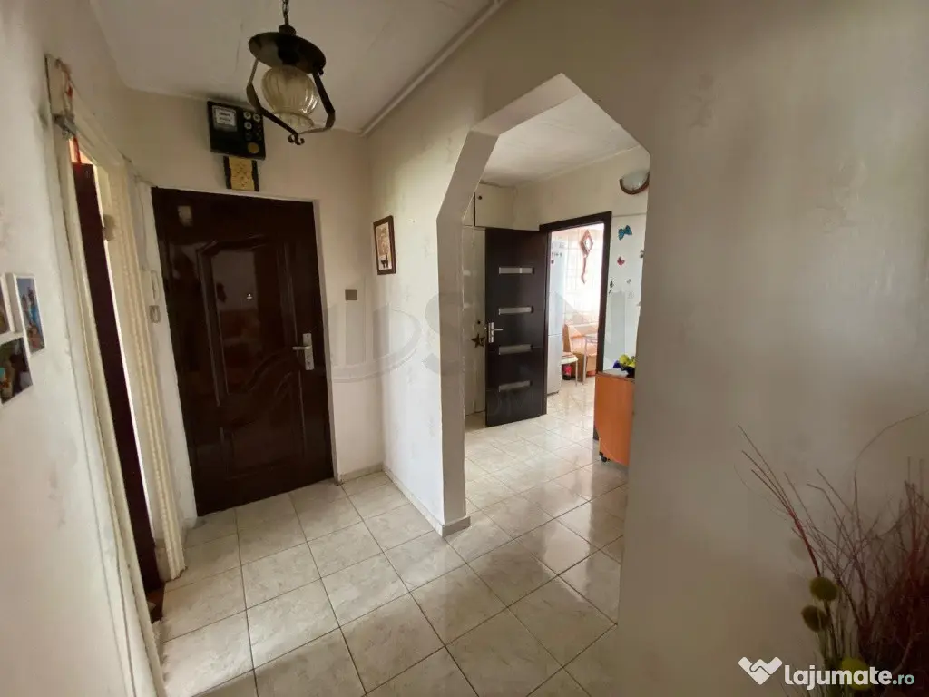 Apartament 3 camere Ozana Mobilat Utilat Loc de Parcare