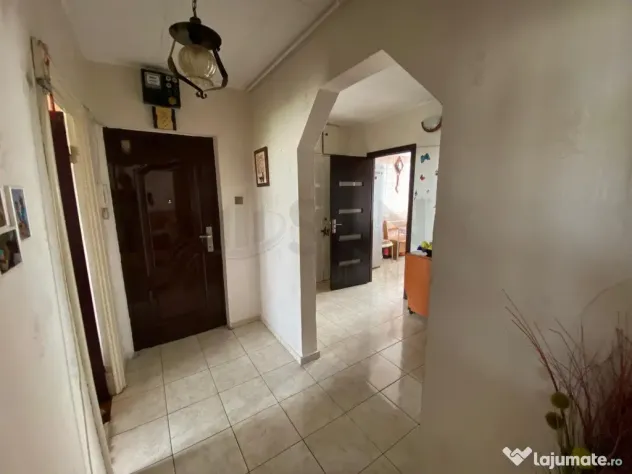 Apartament 3 camere Ozana Mobilat Utilat Loc de Parcare