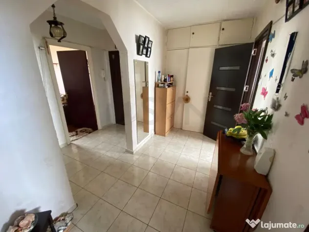 Apartament 3 camere Ozana Mobilat Utilat Loc de Parcare