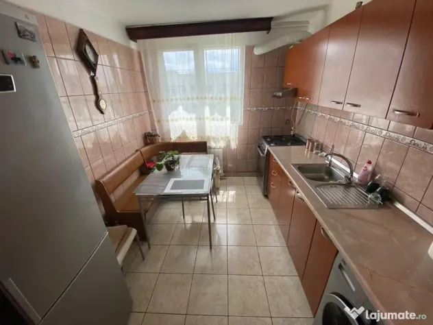 Apartament 3 camere Ozana Mobilat Utilat Loc de Parcare